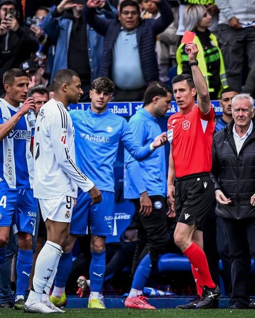 飞铲姆巴佩未给红牌!皇马官方:会向足协提出投诉